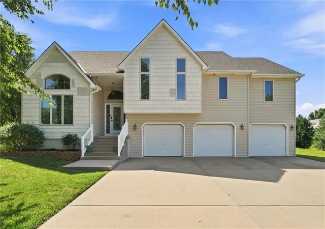3rd image of 7286 Sw Crystal Ln, Trimble, MO 64492 | MLS# 2636552
