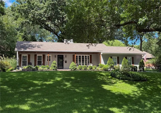 Photo 1 of Single family home for sale at 9704 Manor Rd, Leawood, KS 66206 | MLS# 2636556 | Listing updated on 2026-09-25