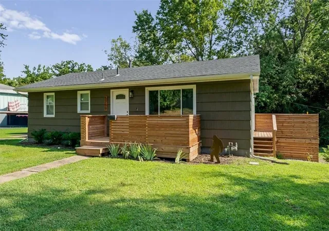 Photo 3 of Single family home for sale at 5709 E 107th Terrace, Kansas City, MO 64137 | MLS# 2636560 | Listing updated on 2026-08-31