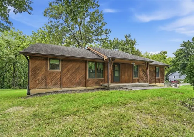 Photo 3 of Single Family Residence at 20104 Pickering Rd, Belton, MO 64012 | MLS# 2636561 |  | Sold on 2026-10-08