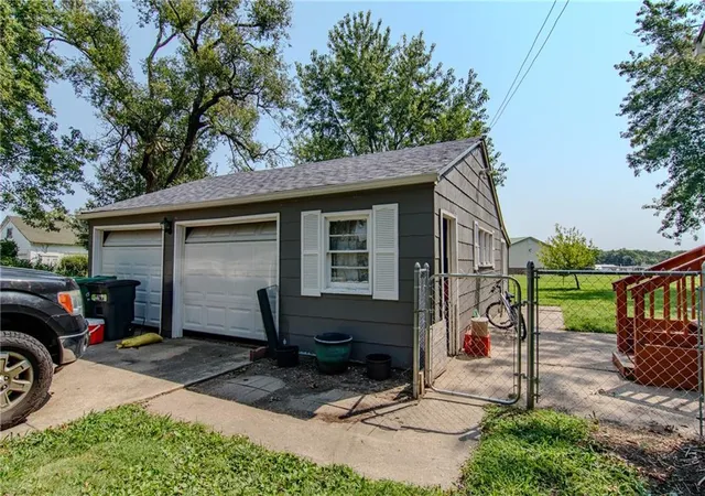 29th image of 409 S High St S, Butler, MO 64730 | MLS# 2636566