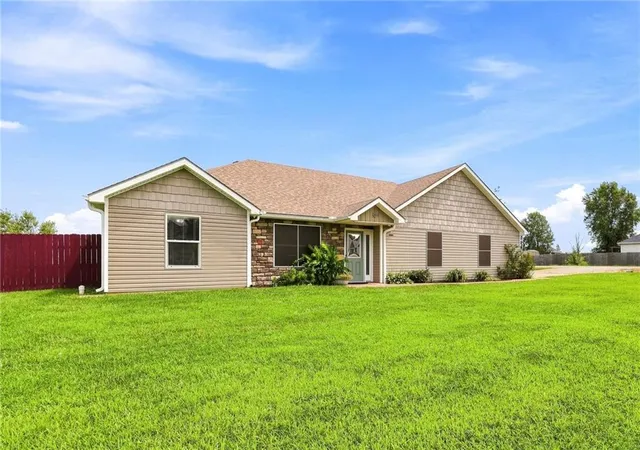 2nd image of 389 Se 971 Rd, Knob Noster, MO 65336 | MLS# 2636569
