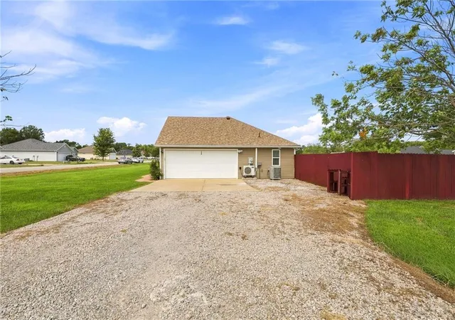 Photo 3 of Sale Pending at 389 Se 971 Road, Knob Noster, MO 65336 | MLS# 2636569 | Listing updated on 2026-10-05