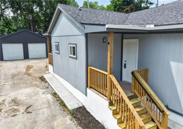 1st image of 2225 Sandusky Ave, Kansas City, KS 66102 | MLS# 2636585