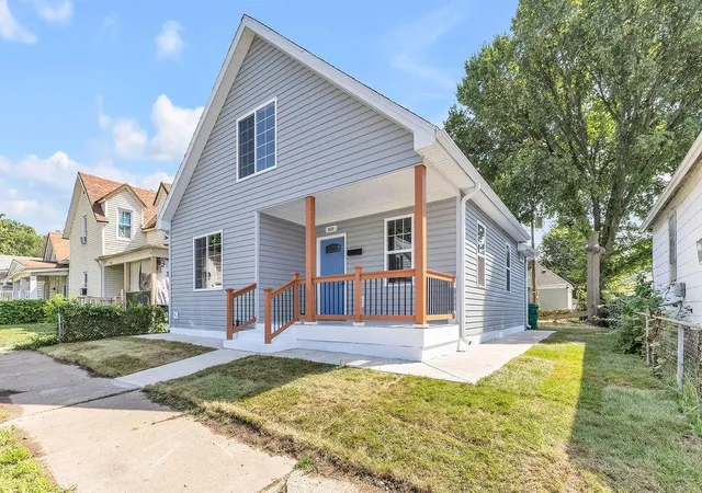 Photo 2 of Sale Pending at 825 S 19th Street, St Joseph, MO 64507 | MLS# 2636586 | Listing updated on 2026-08-30