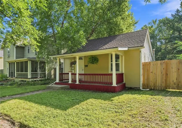 1st image of 726 Alabama St, Lawrence, KS 66044 | MLS# 2636592