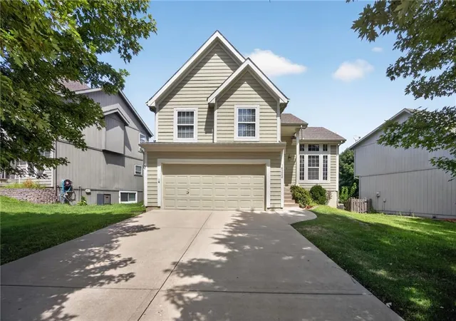 2nd image of 16222 W 157th Ter, Olathe, KS 66062 | MLS# 2636598