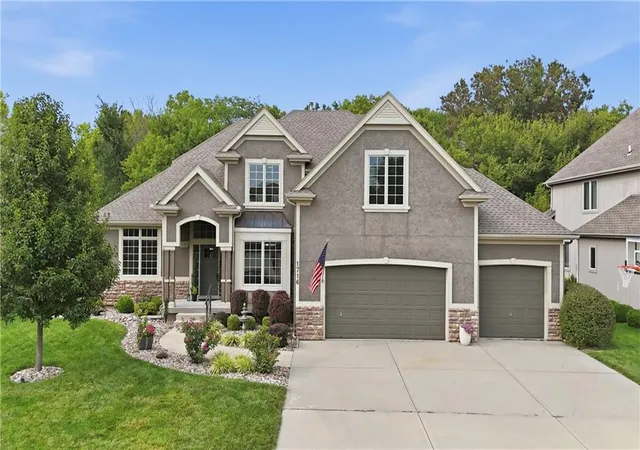 Photo 1 of Single family home for sale at 1716 Sw Kendall Dr, Lee's Summit, MO 64082 | MLS# 2636599 | Listing updated on 2026-08-31