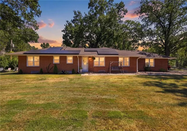 Photo 2 of Sale Pending at 10921 Blue River Rd, Kansas City, MO 64131 | MLS# 2636601 | Listing updated on 2026-09-15