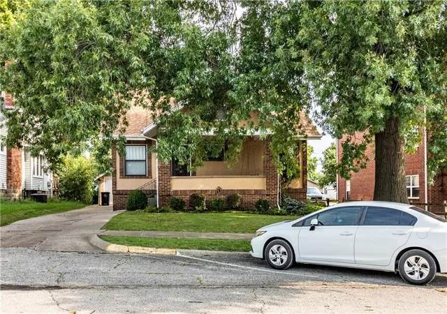 2nd image of 213 Broad St, Warrensburg, MO 64093 | MLS# 2636603