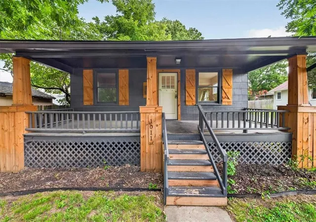 Single family home for sale at 1011 N Osage St, Independence, MO 64050 | MLS# 2636613