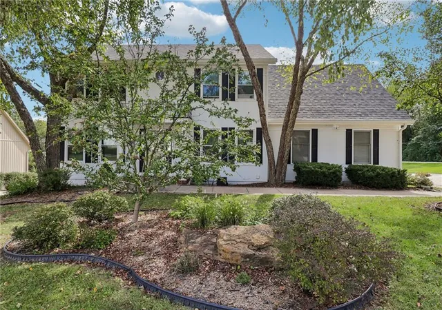 Photo 1 of Single family home for sale at 1800 Nw Westbrooke Dr, Blue Springs, MO 64015 | MLS# 2636617 | Listing updated on 2026-09-25