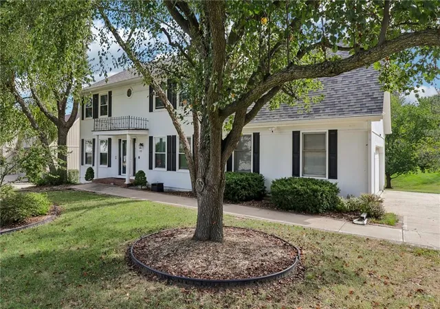 Photo 3 of Single family home for sale at 1800 Nw Westbrooke Dr, Blue Springs, MO 64015 | MLS# 2636617 | Listing updated on 2026-09-25