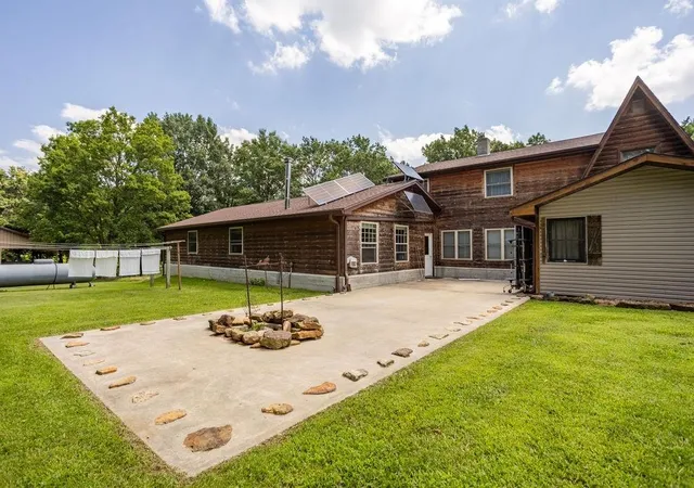 Photo 2 of Single family home for sale at 521 Northwest 30th Ln, Lamar, MO 64759 | MLS# 2636618 | Listing updated on 2026-09-23