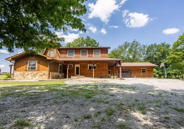 Photo 3 of Single family home for sale at 521 Northwest 30th Ln, Lamar, MO 64759 | MLS# 2636618 | Listing updated on 2026-09-23
