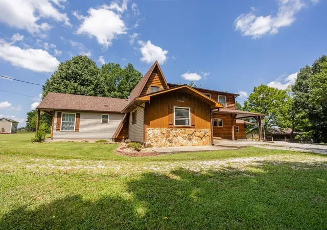 Photo 3 of Single family home for sale at 521 Northwest 30th Ln, Lamar, MO 64759 | MLS# 2636618 | Listing updated on 2026-09-23