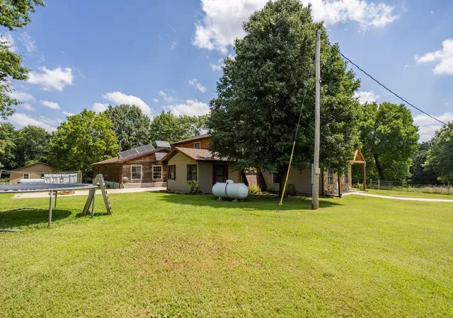 Photo 4 of Single family home for sale at 521 Northwest 30th Ln, Lamar, MO 64759 | MLS# 2636618 | Listing updated on 2026-09-23