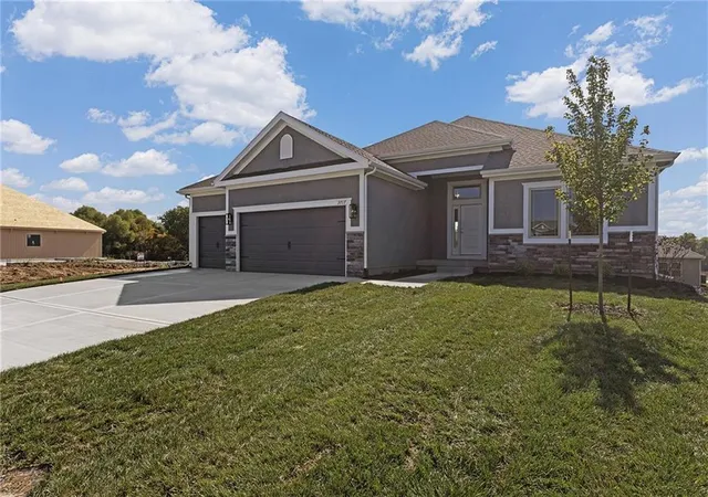 Photo 1 of Single family home for sale at 3319 Nw 93rd Street, Kansas City, MO 64154 | MLS# 2636621 | Listing updated on 2026-09-03