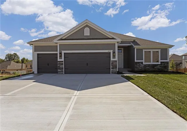 Photo 2 of Single family home for sale at 3319 Nw 93rd Street, Kansas City, MO 64154 | MLS# 2636621 | Listing updated on 2026-09-03