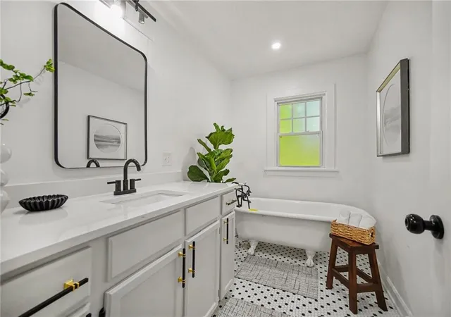Photo 3 of Sale Pending at 5000 Blue Ridge Blvd, Kansas City, MO 64133 | MLS# 2636628 | Listing updated on 2026-08-20