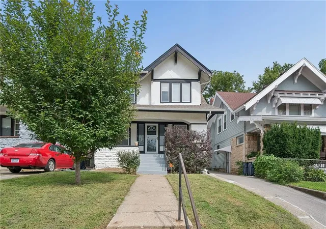 Photo 2 of Single family home for sale at 4115 Chestnut Ave, Kansas City, MO 64130 | MLS# 2636630 | Listing updated on 2026-09-05