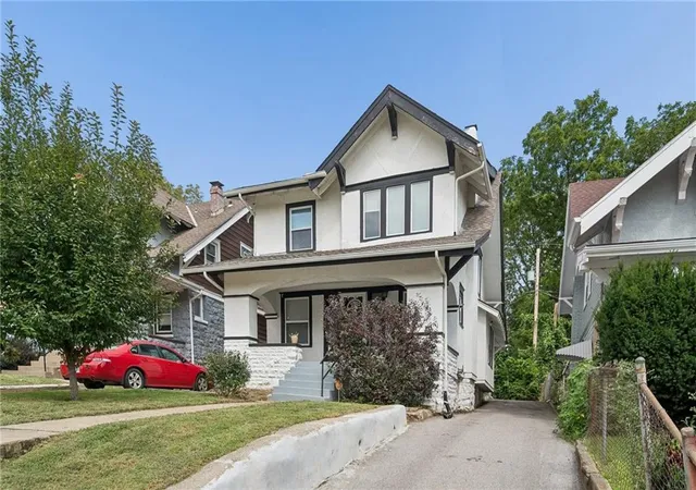 Photo 3 of Single family home for sale at 4115 Chestnut Ave, Kansas City, MO 64130 | MLS# 2636630 | Listing updated on 2026-09-27