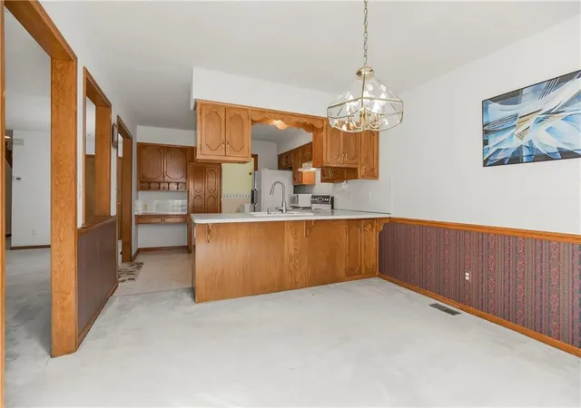 Photo 4 of Sale Pending at 8202 NW Bradford Ct, Kansas City, MO 64151 | MLS# 2636635 | Listing updated on 2026-09-13