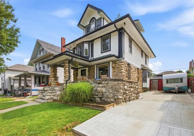 Photo 2 of Sale Pending at 3333 Virginia Ave, Kansas City, MO 64109 | MLS# 2636641 | Listing updated on 2026-09-05