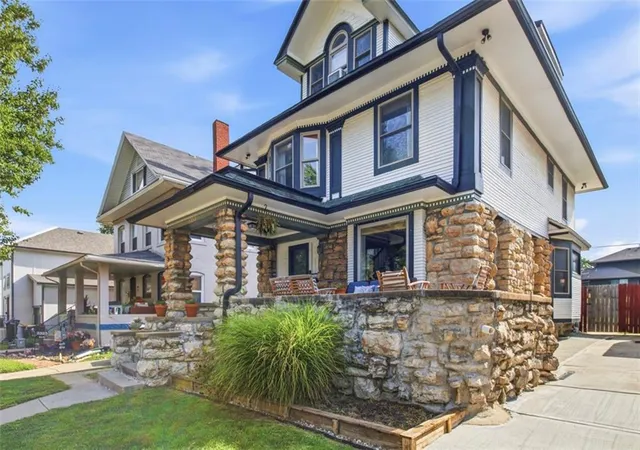 Photo 3 of Sale Pending at 3333 Virginia Ave, Kansas City, MO 64109 | MLS# 2636641 | Listing updated on 2026-09-05
