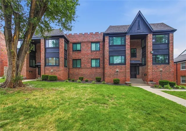 2nd image of 4335 Mercier St, Kansas City, MO 64111 | MLS# 2636645