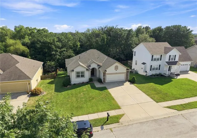 Photo 3 of Sale Pending at 4501 Ne 85th Street, Kansas City, MO 64156 | MLS# 2636656 | Listing updated on 2026-09-02