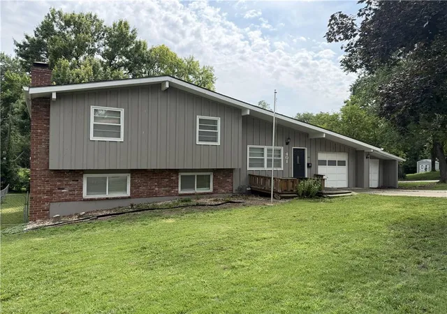 Photo 1 of Single family home for sale at 401 E 90th Terrace, Kansas City, MO 64131 | MLS# 2636657 | Listing updated on 2026-09-03