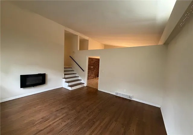 Photo 4 of Single family home for sale at 401 E 90th Terrace, Kansas City, MO 64131 | MLS# 2636657 | Listing updated on 2026-09-03