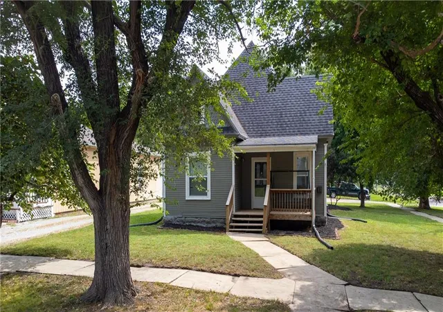 3rd image of 843 S Sycamore St, Ottawa, KS 66067 | MLS# 2636665