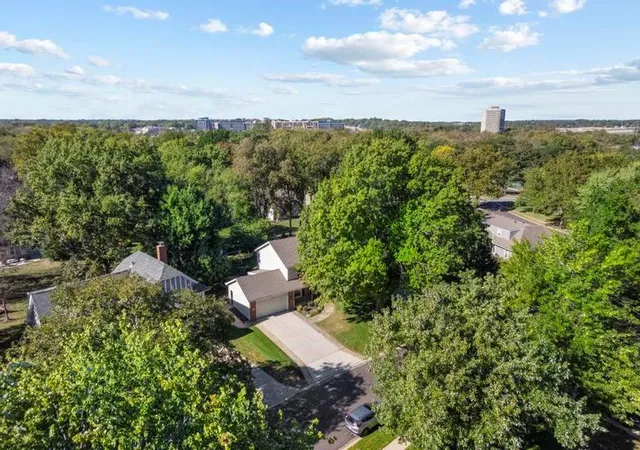 35th image of 9315 W 113th St, Overland Park, KS 66210 | MLS# 2636666