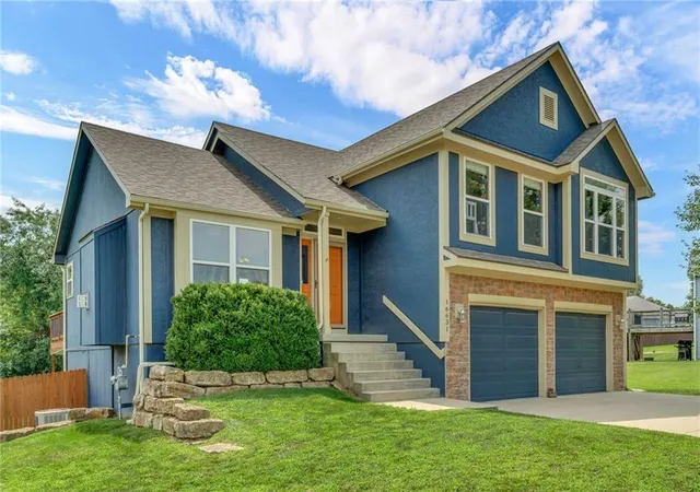 2nd image of 16631 Ruby Ct, Basehor, KS 66007 | MLS# 2636667