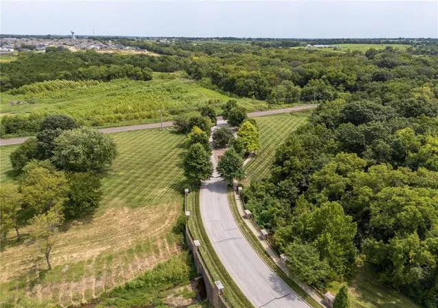 Photo 4 of Sale Pending at 16631 Ruby Ct, Basehor, KS 66007 | MLS# 2636667 | Listing updated on 2026-08-17
