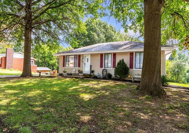 2nd image of 300 W Carla St, Savannah, MO 64485 | MLS# 2636670