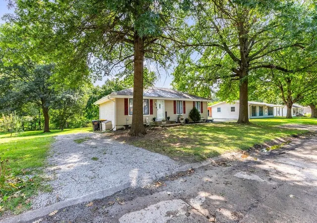 3rd image of 300 W Carla St, Savannah, MO 64485 | MLS# 2636670