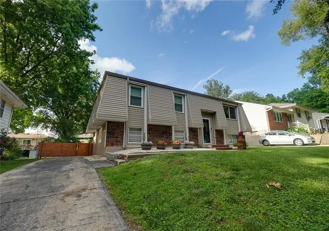 2nd image of 1616 Nw 67th Ter, Kansas City, MO 64118 | MLS# 2636675