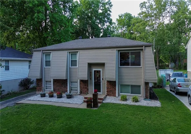 Photo 3 of Sale Pending at 1616 NW 67th Terrace, Kansas City, MO 64118 | MLS# 2636675 | Listing updated on 2026-08-18