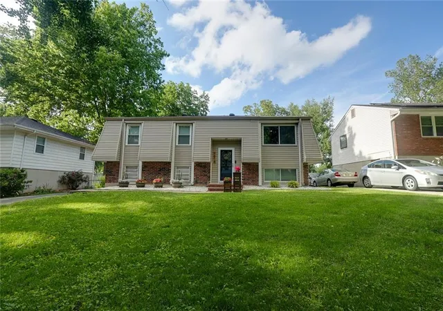 Photo 4 of Sale Pending at 1616 NW 67th Terrace, Kansas City, MO 64118 | MLS# 2636675 | Listing updated on 2026-08-18