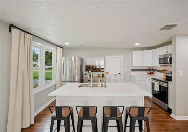 Photo 2 of Sale Pending at 605 E 90th Street, Kansas City, MO 64131 | MLS# 2636682 | Listing updated on 2026-09-04