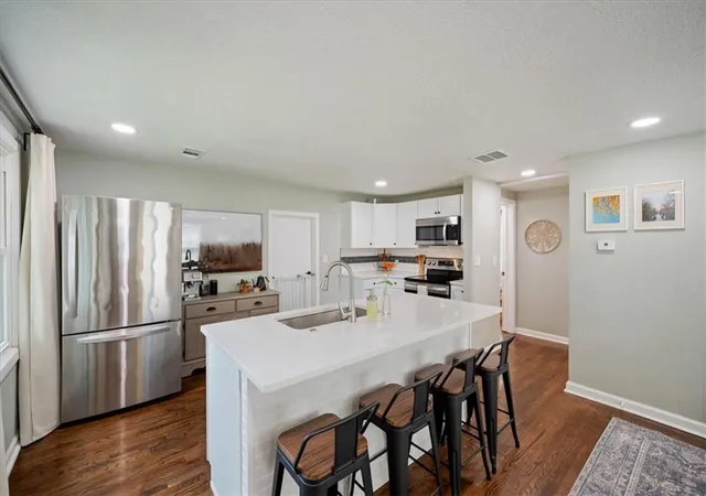 Photo 3 of Sale Pending at 605 E 90th Street, Kansas City, MO 64131 | MLS# 2636682 | Listing updated on 2026-09-04