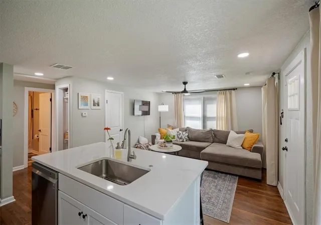 Photo 4 of Sale Pending at 605 E 90th Street, Kansas City, MO 64131 | MLS# 2636682 | Listing updated on 2026-09-04