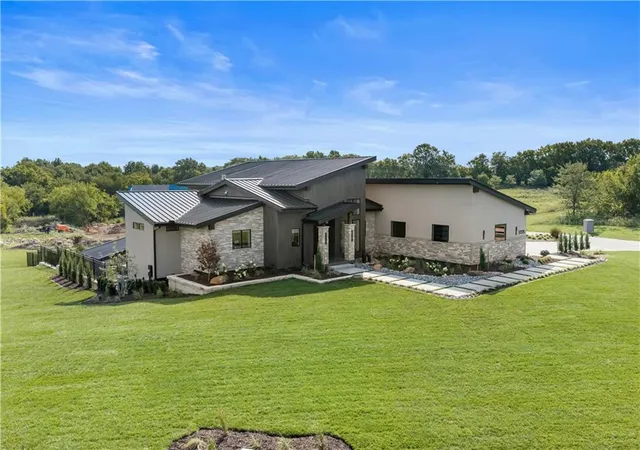 Photo 3 of Single family home for sale at 17375 Galloway Dr, Stilwell, KS 66085 | MLS# 2636683 | Listing updated on 2026-09-22