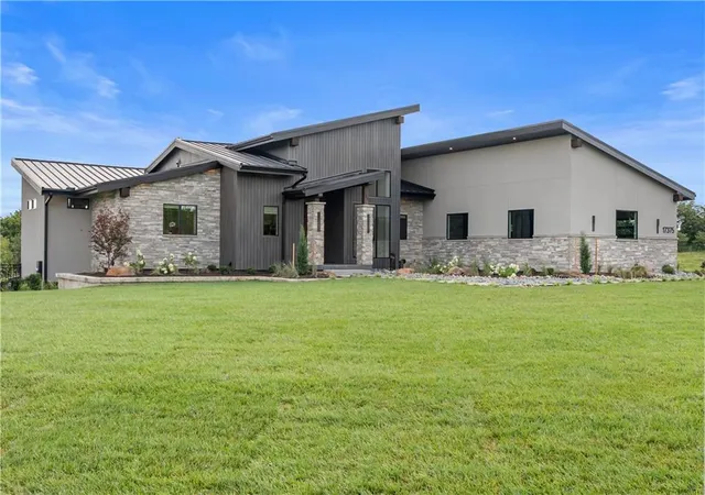 53rd image of 17375 Galloway Dr, Stilwell, KS 66085 | MLS# 2636683