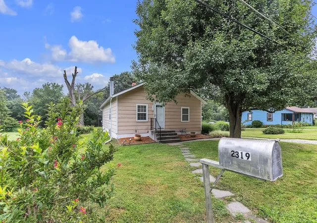 Photo 2 of Single family home for sale at 2319 Excello Dr, Saint Joseph, MO 64503 | MLS# 2636684 | Listing updated on 2026-08-27