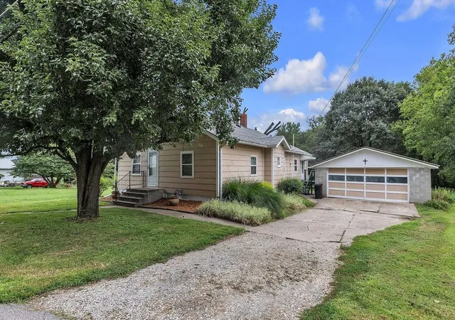Photo 3 of Single family home for sale at 2319 Excello Dr, Saint Joseph, MO 64503 | MLS# 2636684 | Listing updated on 2026-08-27