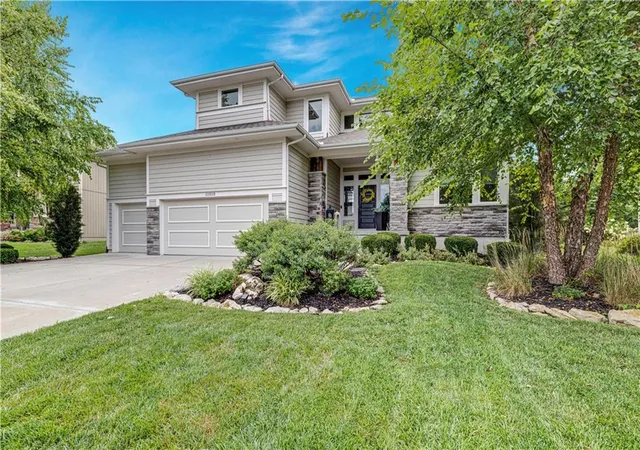 2nd image of 11510 W 157th Ter, Overland Park, KS 66221 | MLS# 2636689
